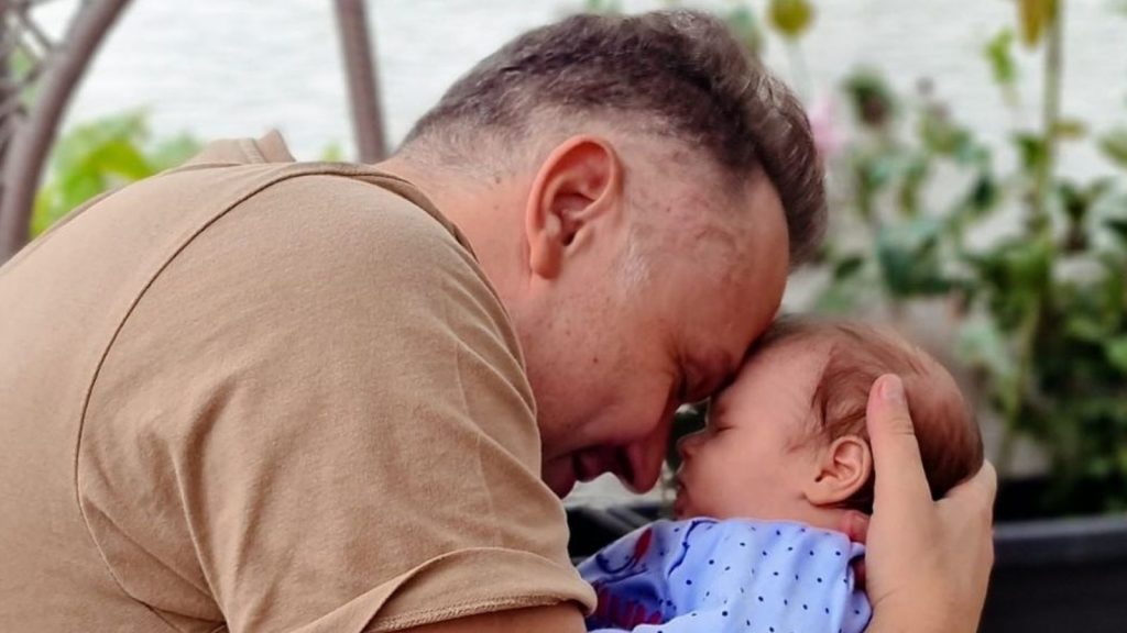 Turjan Hysko ndan fotografinë e ëmbël me vajzën