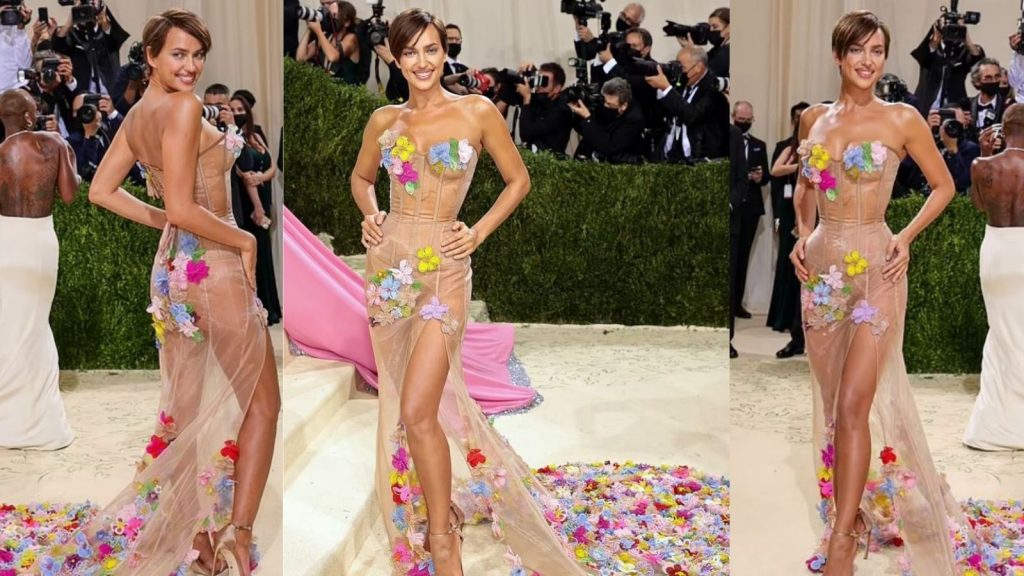 Irina Shayk me fustan të tejdukshëm të dizajnuar me lule merr pjesë në eventin e njohur