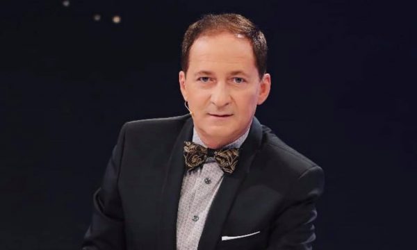 Reagon Arjan Konomi pasi u komentua për stilin e flokëve