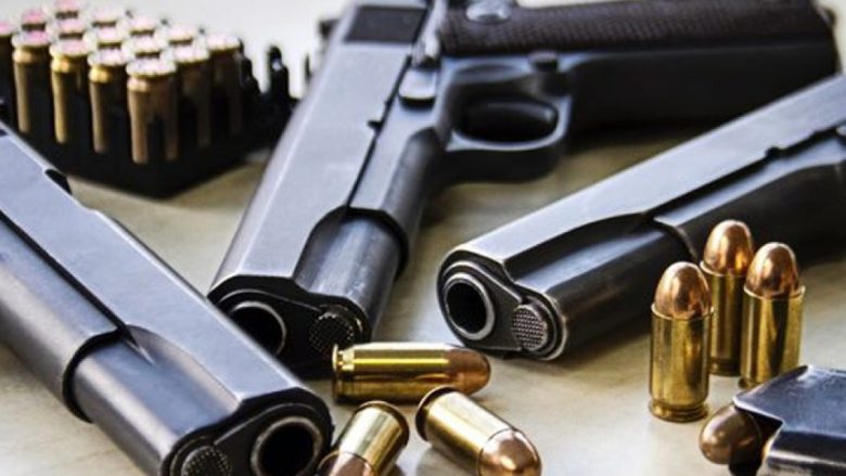 Arrestohen dy persona për tregtim të paautorizuar të armëve