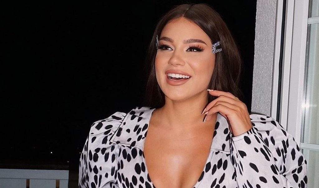 Ja si duket Dhurata Dora pa make up