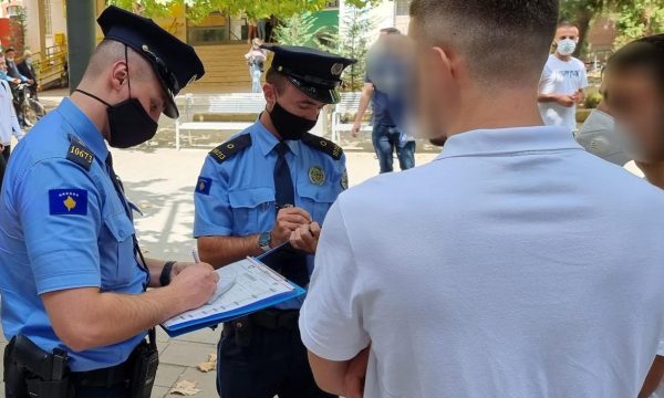 Rritja e rasteve me COVID-19/ Policia: Brenda ditës u gjobitën 598 qytetarë për mosrespektim të masave