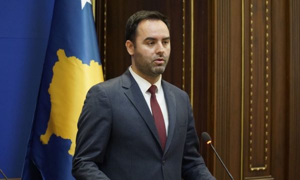 Reagon Konjufca pas sulmit ushtarak rus në Ukrainë