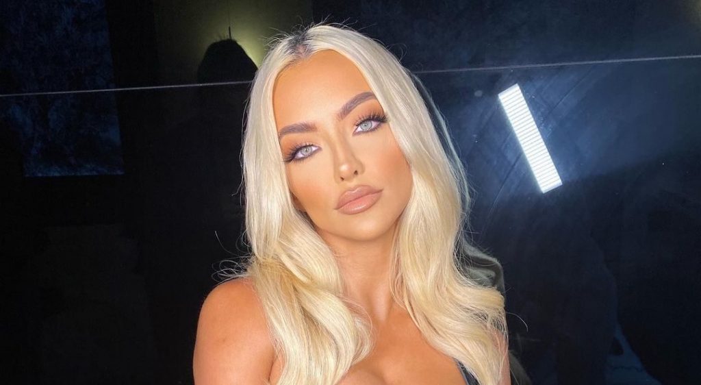 Lindsey Pelas vë në fokus gjoksin e bujshëm në foton e publikuar