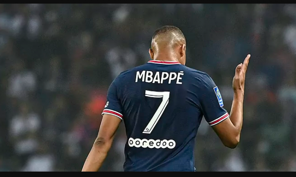 “Këtë sezon jam këtu” – Mbappe flet për të ardhmen