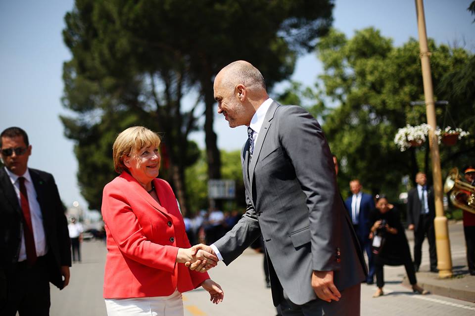 Merkel mbërrin në Tiranë