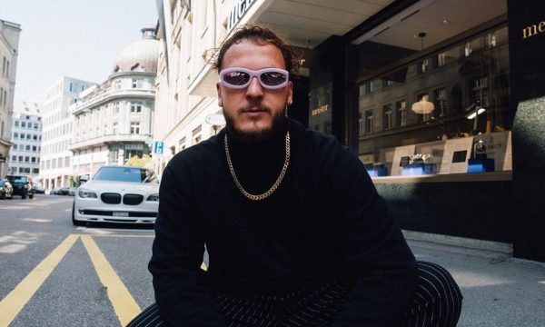 Mozzik bëhet milioner?