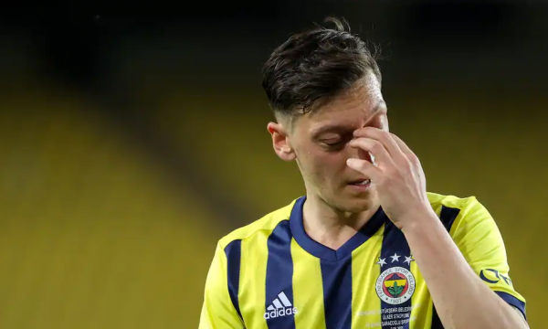 Ish-skuadra e Xavit e kërkon Mesut Ozilin