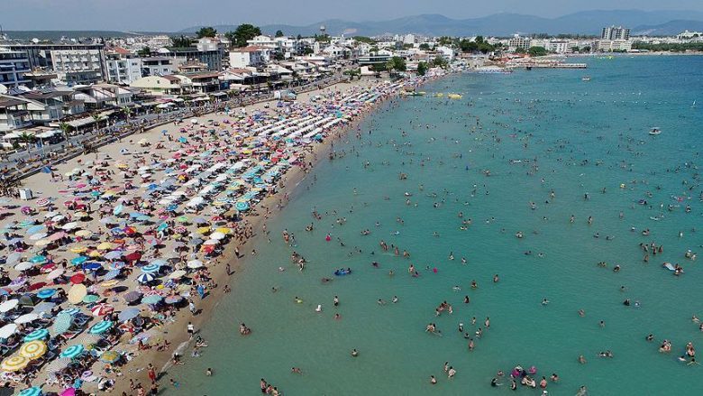 2.8 milionë turistë zgjodhën Shqipërinë në 2021, mbi 1 milion erdhën nga Kosova