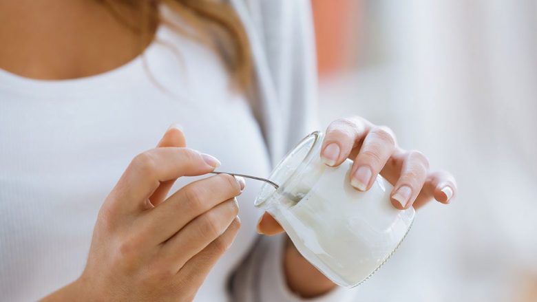Si të përdorni kosin për dietë: Sa mund të dobësoheni dhe kur duhet ta pini