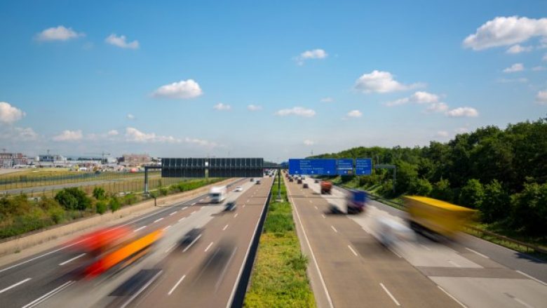 OKB-ja dëshiron ta kufizojë shpejtësinë e veturave deri në 100 km/h