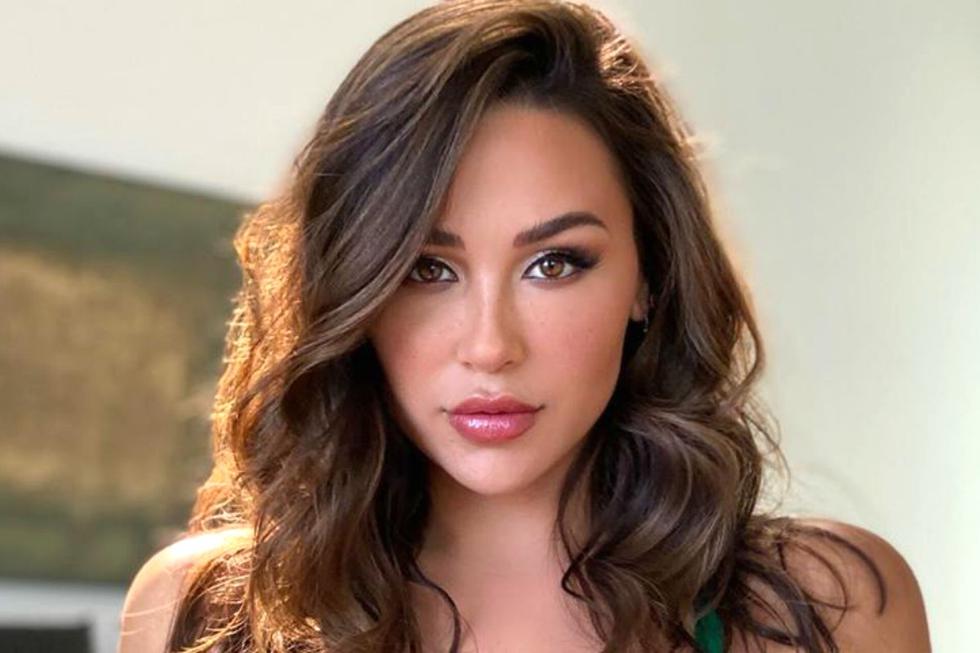 Ana Cheri pozon me të pasmet gjigante në videon e fundit