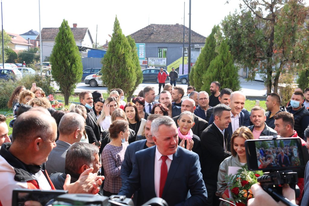 Kryetari Imri Ahmeti pritet në mënyrë solemne në Komunë
