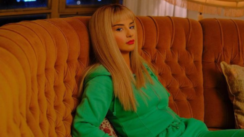 Rina Balaj befason sërish, bën ndryshimin e radhës në pamje