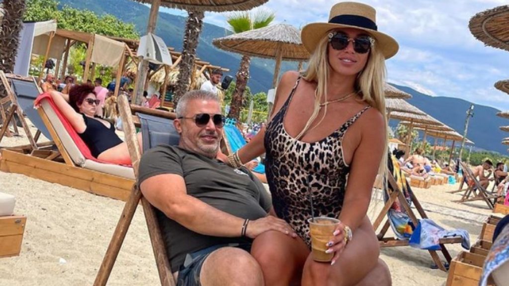 “Thjesht të dua”, Adelina Tahiri merr një dhuratë nga bashkëshorti