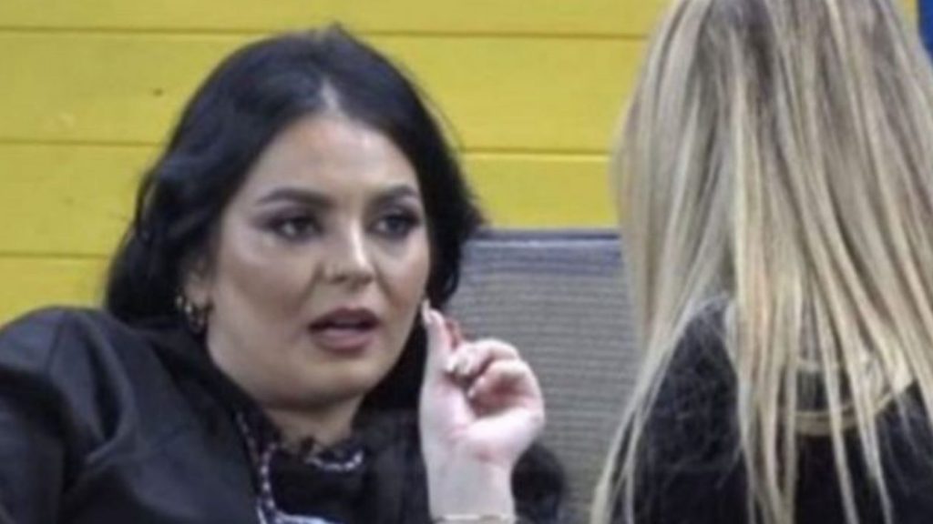Fifi përlot me rrëfimin: E çova në pushime, ai më erdhi me dashnore ma hapi ajo telefonin