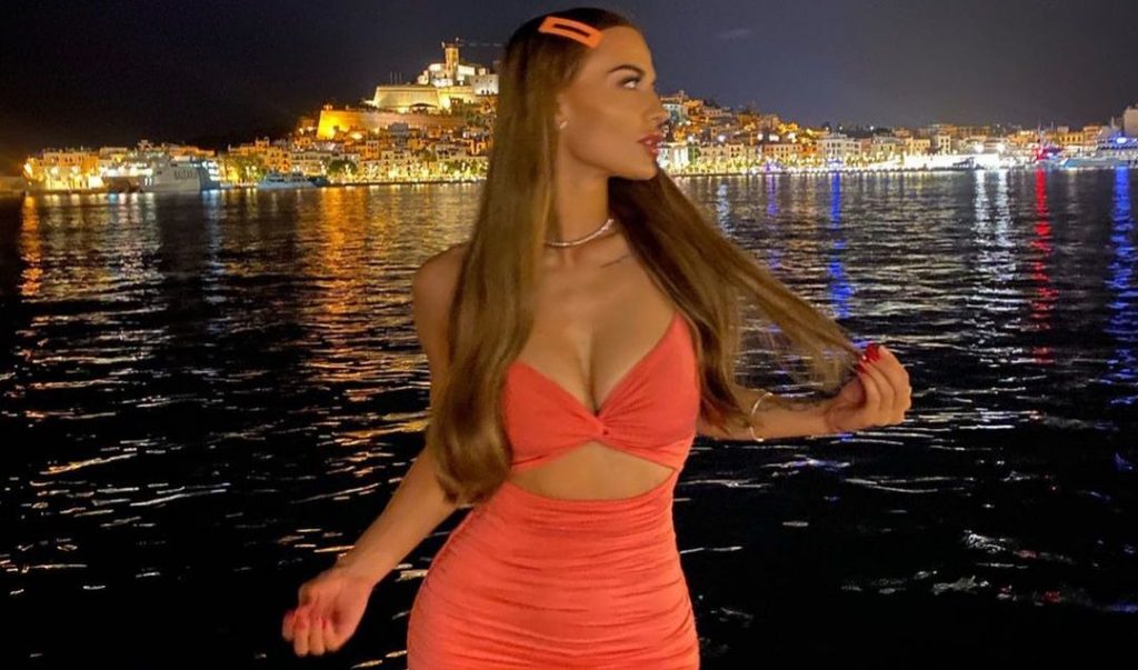 Baby Gee merr vëmendje me pozat në përditshmëri