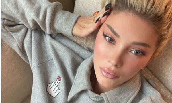 Era Istrefi poston një foto të “nxehtë” pas kthimit të Instagramit