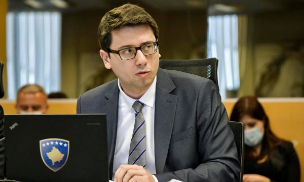 Ministri Murati për buxhetin: Thesin e shqyer e kemi qepur