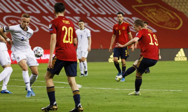 Barcelona s’heq dorë nga Olmo, e do në janar