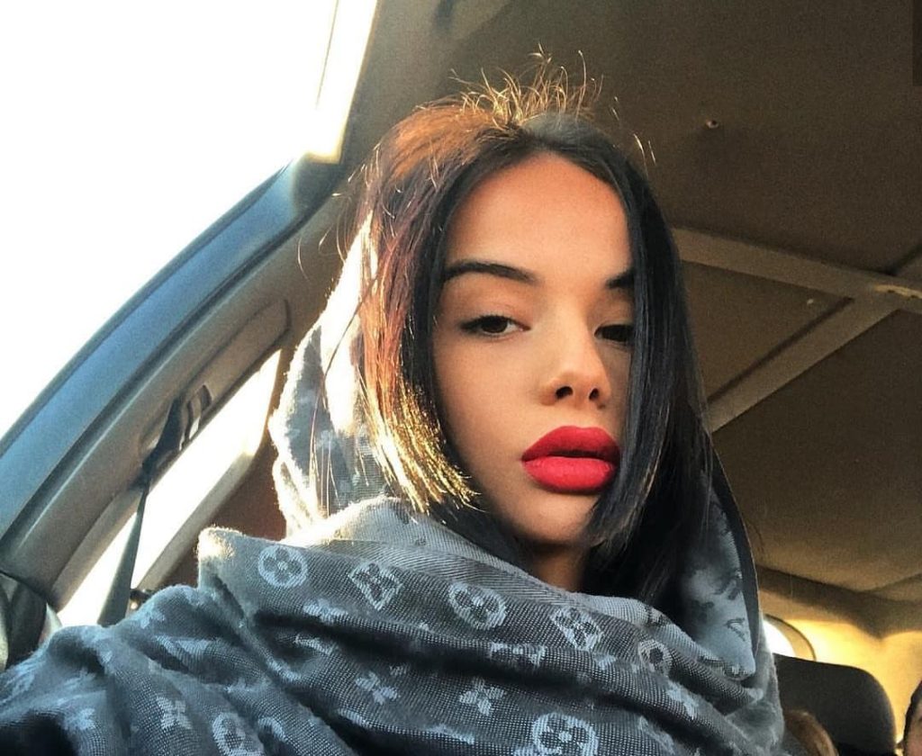 Rina Balaj befason fansat me ndryshimin e stilit dhe ngjyrës së flokëve