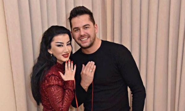 Postim prekës i gruas së Shpat Kasapit: Ndërrove jetë në krahët e mi o jetë, si t’ia shpjegoj Roelit që babi nuk është më?