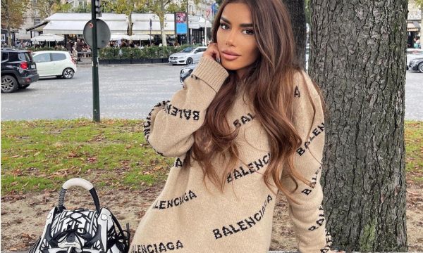 Tayna në Paris, shpenzon shuma të mëdha për veshjen