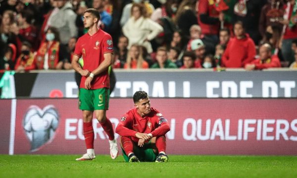 Ronaldo qan pas disfatës kundër Serbisë dhe dështimit për t’u kualifikuar direkt në Botëror