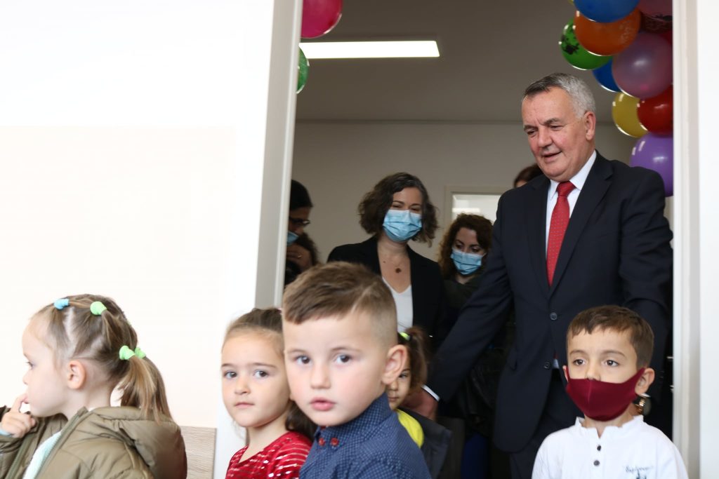 Përurohet Qendra me bazë në komunitet në Magure