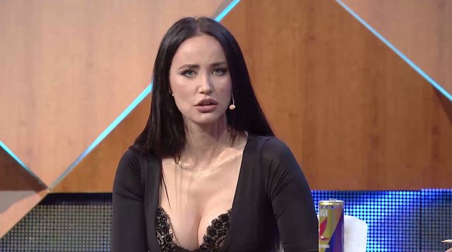 Sa herë duhet të kryejë marrëdhënie një grua single? Kështu përgjigjet Albana Osmani