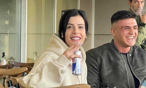 Përfliten për një lidhje, Bearti i bën Jasminës surprizën më romantike