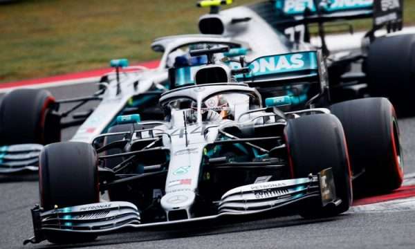 Hamilton paralajmëron Verstappenin: Mercedesi im është përbindësh
