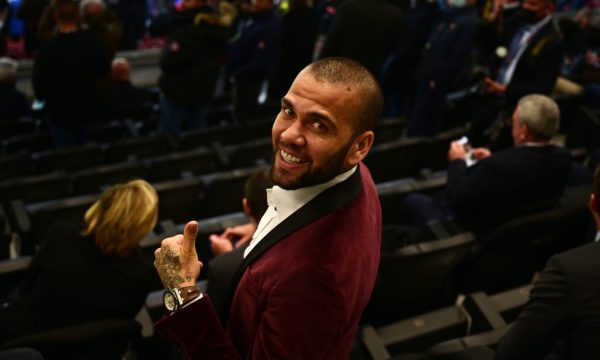 Dani Alves: Do t’ia jepja Topin e Artë Eriksenit