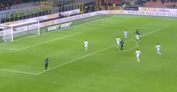 Interi e dyfishin epërsinë ndaj Napolit, Lautaro me gol të bukur