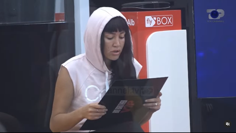 Fifi dhe Semi të pikëlluara përgatisin valixhet e Iglit