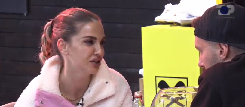 Donaldi e pranon se tërhiqet seksualisht nga Beatrix