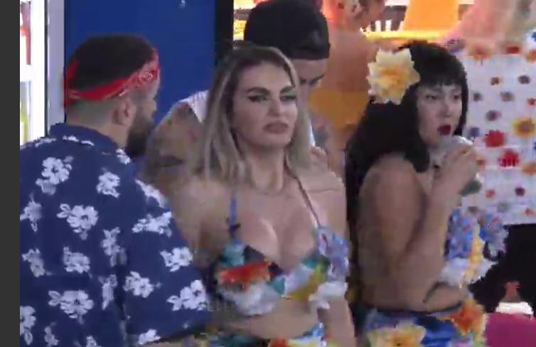 Dj Pm dhe Donaldi ‘ngacmojnë’ vajzat të veshura me rroba latine