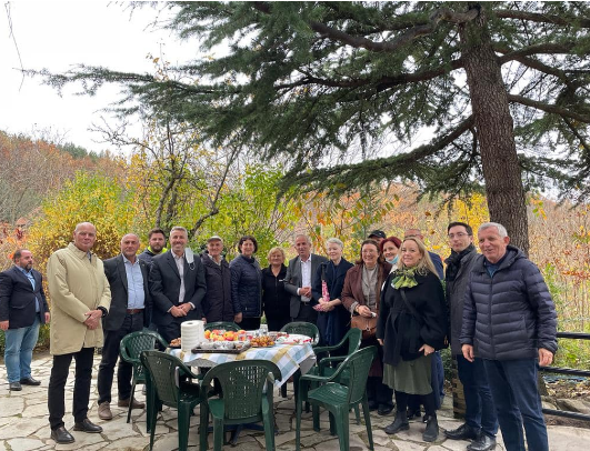 Drekë, shëtitje, takime me biznese, ambasadorët kalojnë një ditë të paharruar në Suharekë