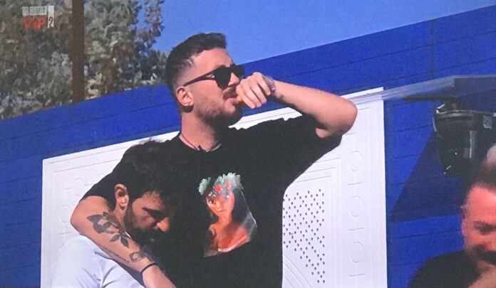Romeo i bën suprizën më të bukur Donaldit, lëshohet me parashutë në oborrin e Big Brother VIP