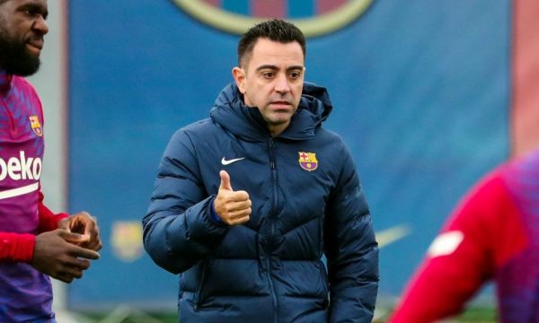 Xavi kërkon treshen e sulmit të Chelseat