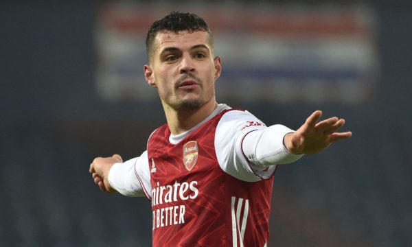 Xhaka sqarohet pas insistimit të Jose Mourinhos, zbulon të ardhmen