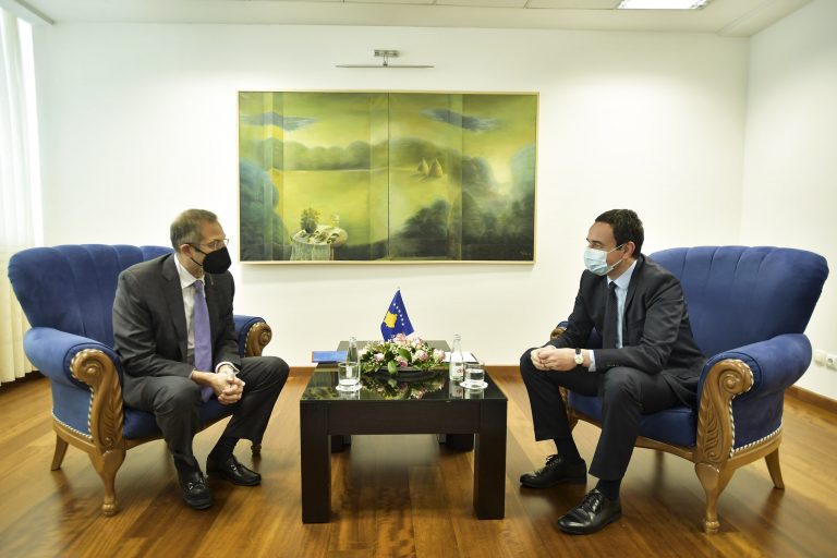 Kryeministri Kurti takohet me Presidentin e NDI-së, Derek Mitchell