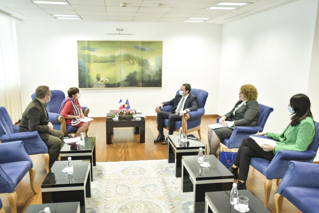 Kryeministri Kurti takohet me ambasadoren franceze, flasin për projektin e ujësjellësit në kryeqytet