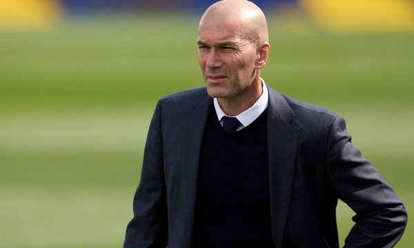 Zidane, në mes të PSG-së e Juves