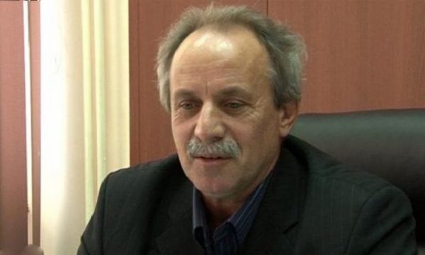 Djalit të kryetarit Burim Berisha i vidhet vetura