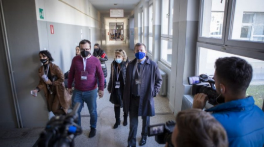 Shefi i Zyrës së BE-së u bën thirrje kosovarëve që të dalin e të votojnë