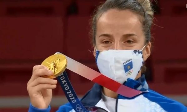 Distria Krasniqi rikthehet në tatami për herë të parë pas medaljes së artë olimpike