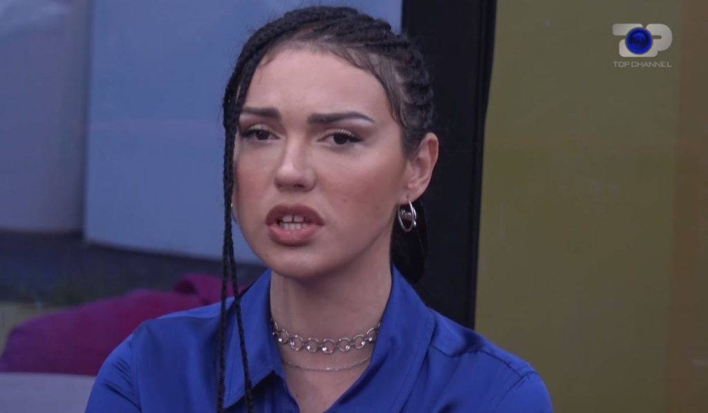 “Mos u merr me thashetheme”, pas debatit me Arjolën, Einxhel i kthehet Monikës: Nëse jam unë fallxhore, je dhe ti