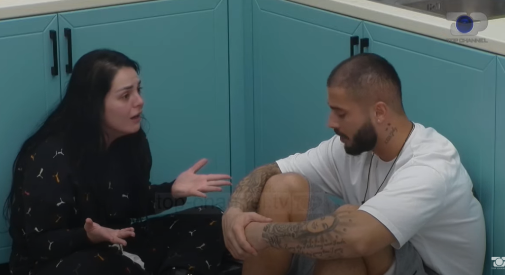 “Erdh nana jote, mos m’fol ma”, Fifi i bërtet me të madhe Granitit
