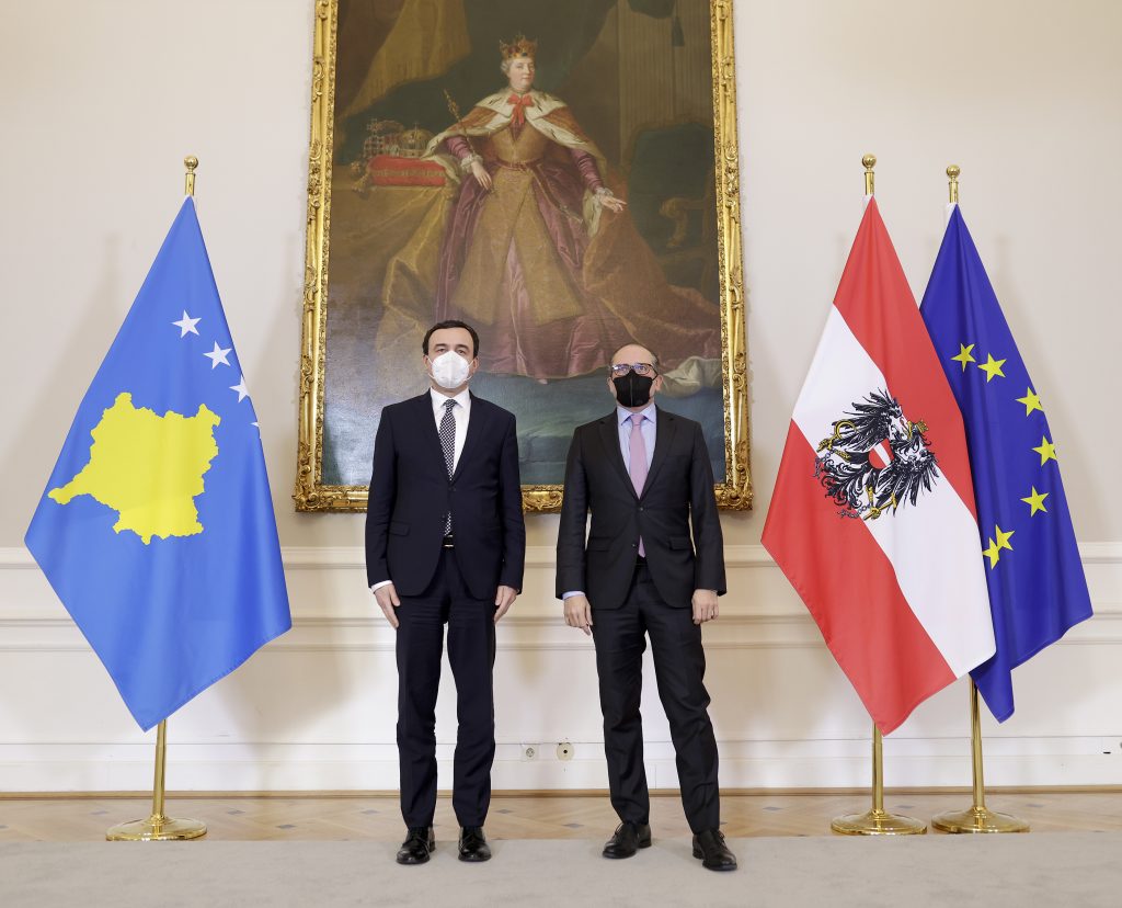 Kurti takohet me kancelarin austriak, flasin për rritjen e marrëdhënieve mes dy vendeve